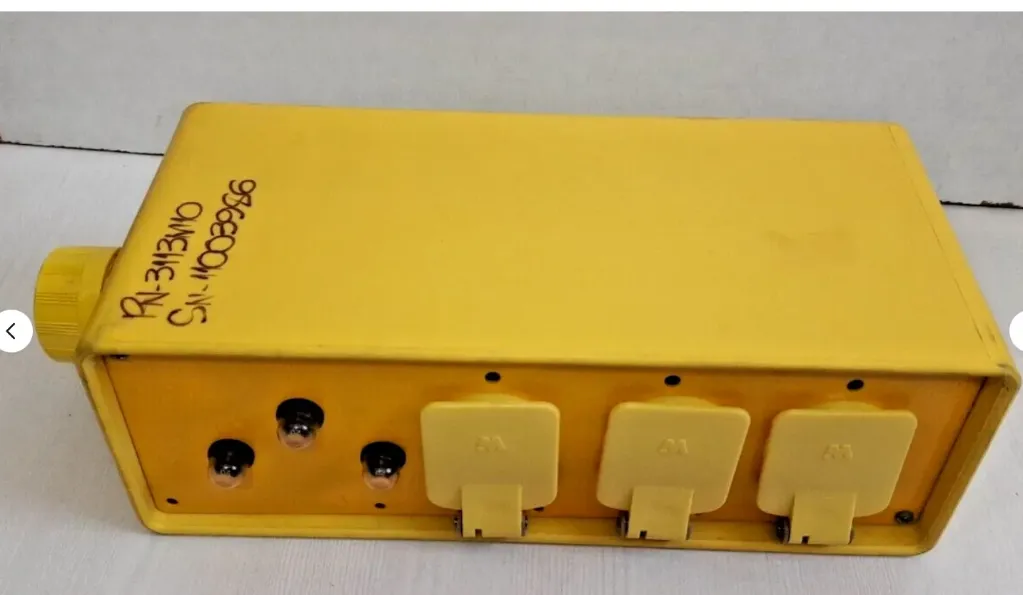 Daniel Woodhead 3113 Multiple outlet Box 6 Outlets W/ Circuit Breakers