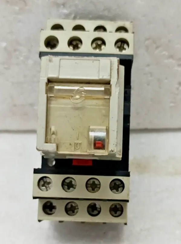 Telemecanique RHN 412BA76  24 V DC Relay With Base  Check and Tested Used