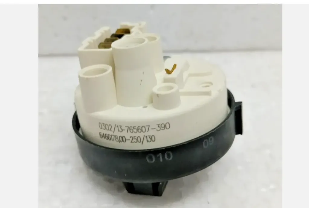 Electrolux 049620 Pressure Switch LEV. 250/130 Original Spare Parts