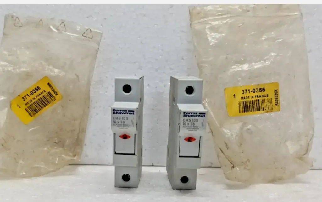 Ferraz Shawmut CMS 1011  10 x 38 32 A Ferraz Shawmut CMS 1011   Lot Of 2 Pcs