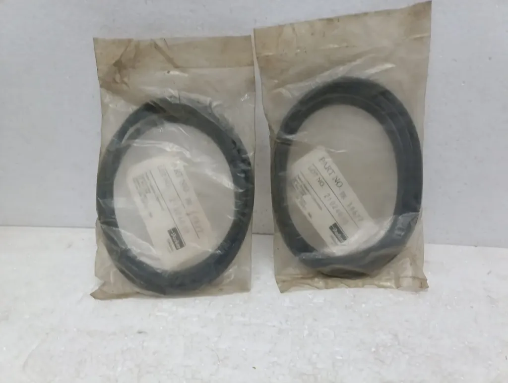 Parker RK 18677 O Ring Seal Lot No. 21024608  Lot Of 2 Pcs