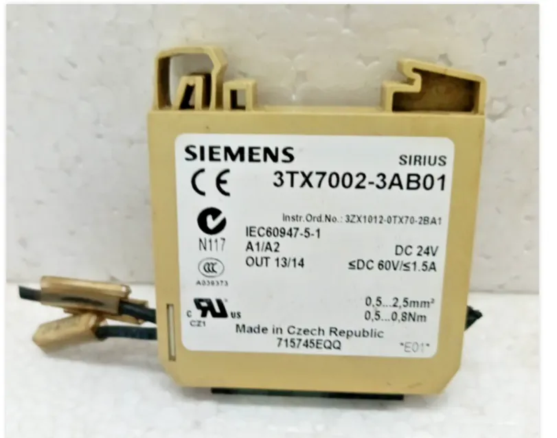 Siemens 3TX7002-3AB01 Sirius DC 24 V Relay  Interface Module