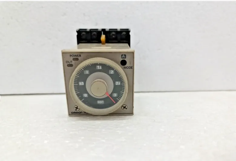 Omron H3CR-A8 Timer Relay  110-240VAC/VDC With Base Tested 0-3 S