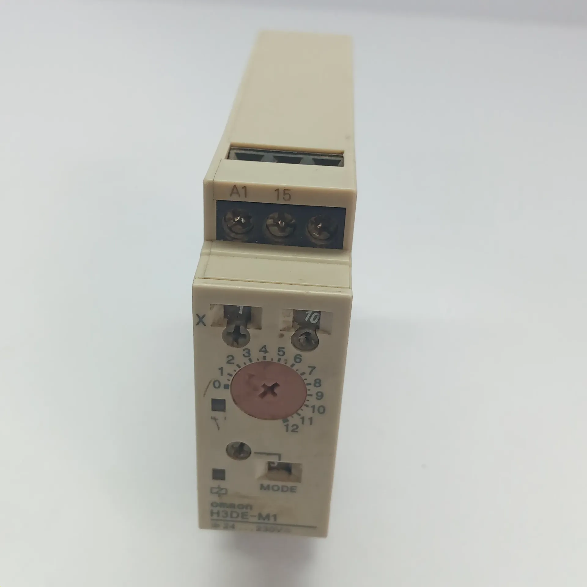 OMRON H3DE-M1 Multifunction Solid State Timer Relay 24-230V AC/DC DIN Rail