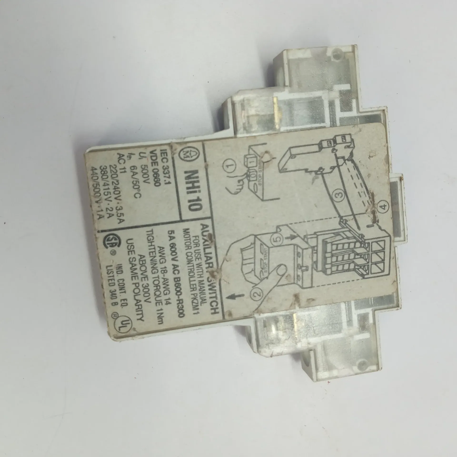 Eaton Moeller NHI-10 Front Auxiliary Contact Switch VDE 0660 220 V -3.5A