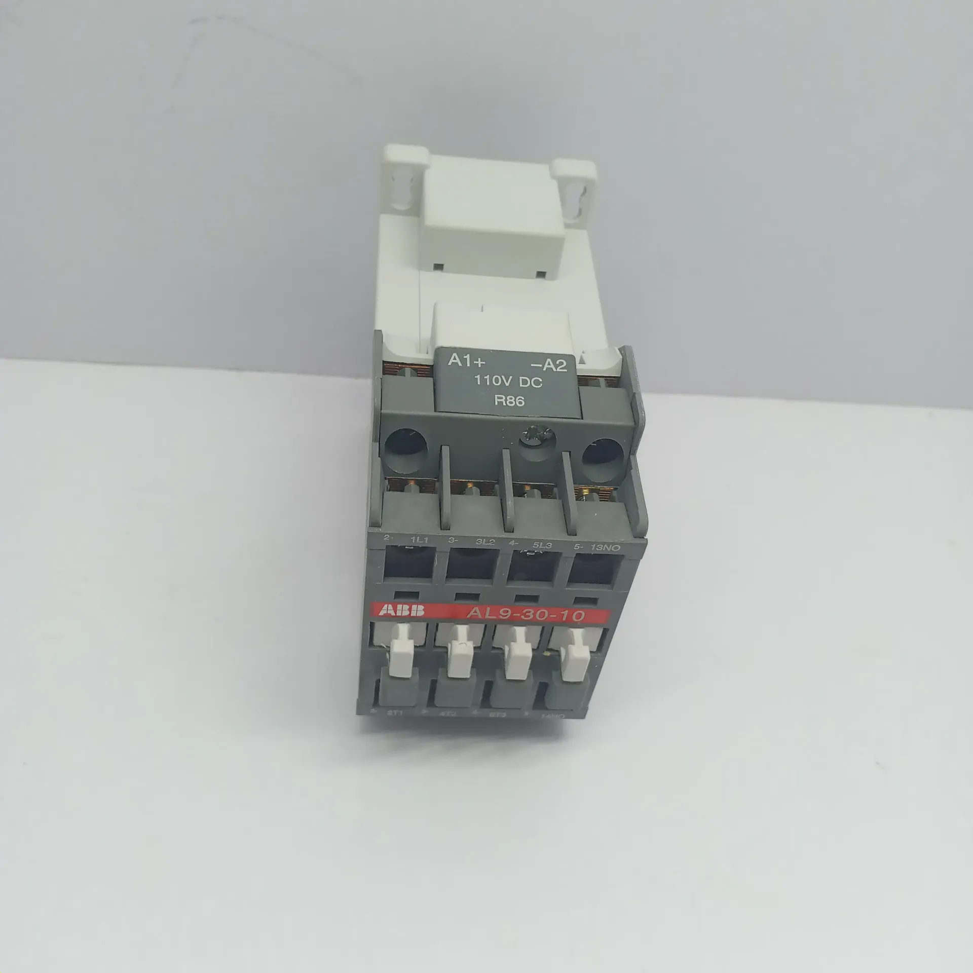 ABB 1SBL143001R8610  AL9-30-10  Relay Contactor AL9-30-10 , 3P+1NO, 110 VDC