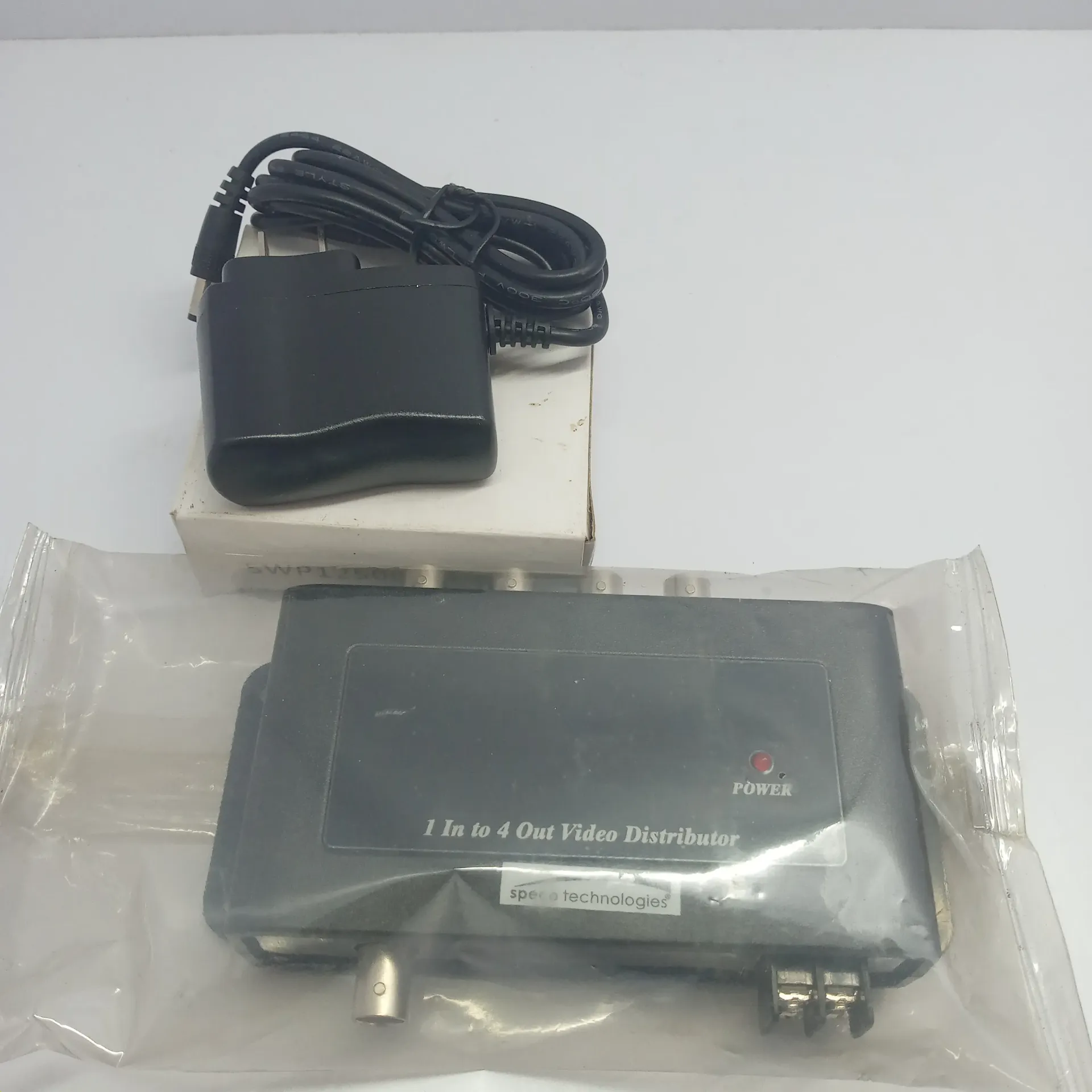BLUE Speco Technologies 36H485 VIDDIST 1-In 4-Out BNC Video Distribution