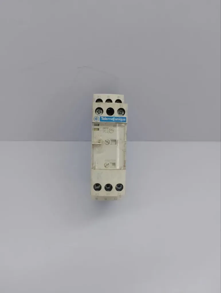 Telemecanique RE7ML11BU Multi-Function Timer Relay 24-240V AC/DC 0.05s-300h RE7