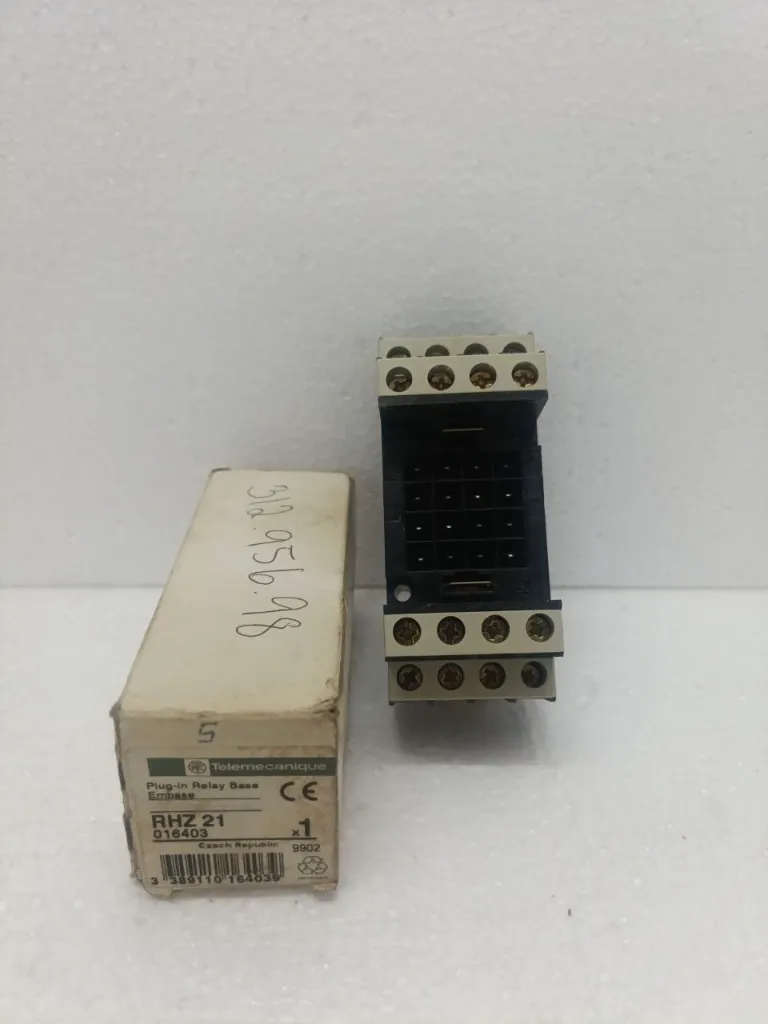 Telemecanique RHZ 21 016403 Plug In Relay Base Embase Lot of 2 Pcs