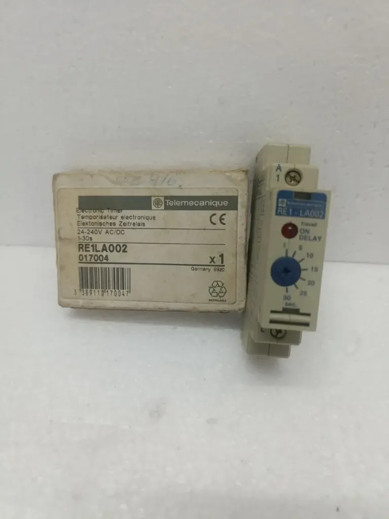 Telemecanique RE1-LA Electronic Timer 24 .... 240 V 0,7 A 1-30 S